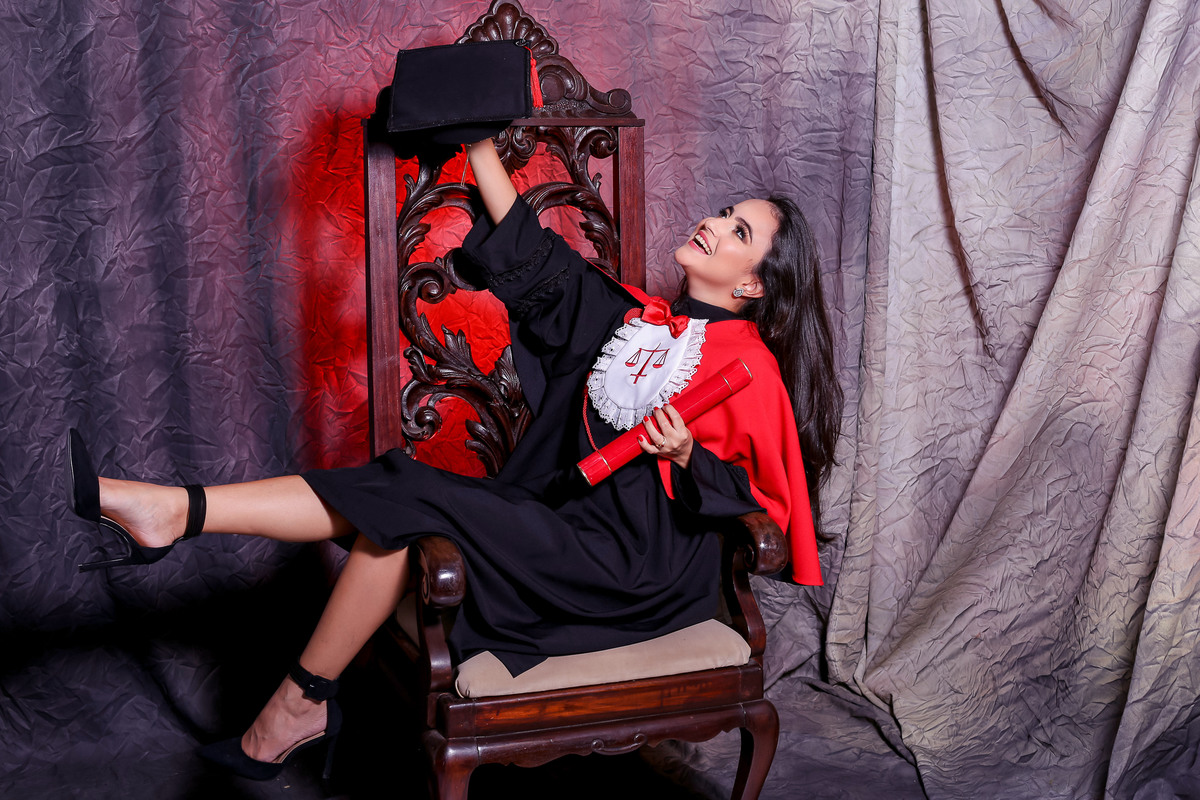 gabriela-cortez-juarez-carneiro-studio-fotografo-formatura-direito-iesp-joãopessoa-paraíba-jampa-pb-formanda-beca-becaspb-foto-estúdio-cadeiradeformatura-advogada-advogado-sonho-realização-capelo-ensaio-sessãodefotos-ufpb-nassau-asper-unipê-unip-fpb-2019