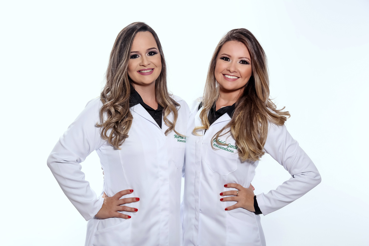 gabriela-cortez-juarez-carneio-studio-diego-fotografia-foto-fotografo-formatura-fono-fonoaudiologia-ufpb-beca-becaspb-joãopessoa-jampa-paraíba-pb-formanda-capelo-diploma-conquista-vitória-praia-auladasaudade-colaçao-baile-festa-jaleco-verde-marriage-pirli