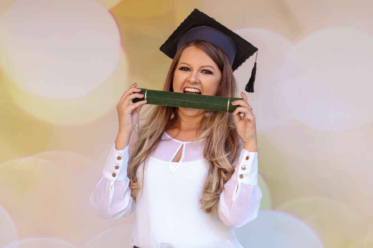 gabriela-cortez-juarez-carneio-studio-diego-fotografia-foto-fotografo-formatura-fono-fonoaudiologia-ufpb-beca-becaspb-joãopessoa-jampa-paraíba-pb-formanda-capelo-diploma-conquista-vitória-praia-auladasaudade-colaçao-baile-festa-jaleco-verde-marriage-pirli