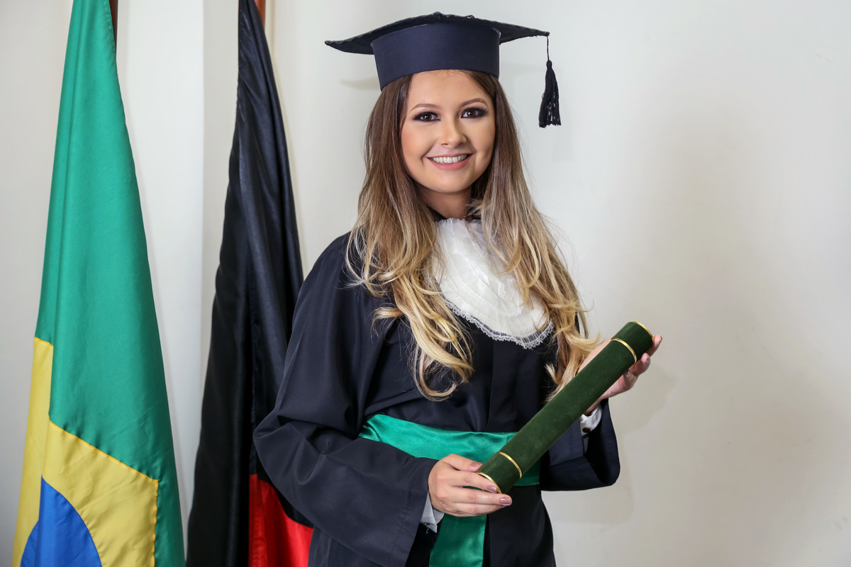 gabriela-cortez-juarez-carneio-studio-diego-fotografia-foto-fotografo-formatura-fono-fonoaudiologia-ufpb-beca-becaspb-joãopessoa-jampa-paraíba-pb-formanda-capelo-diploma-conquista-vitória-praia-auladasaudade-colaçao-baile-festa-jaleco-verde-marriage-pirli