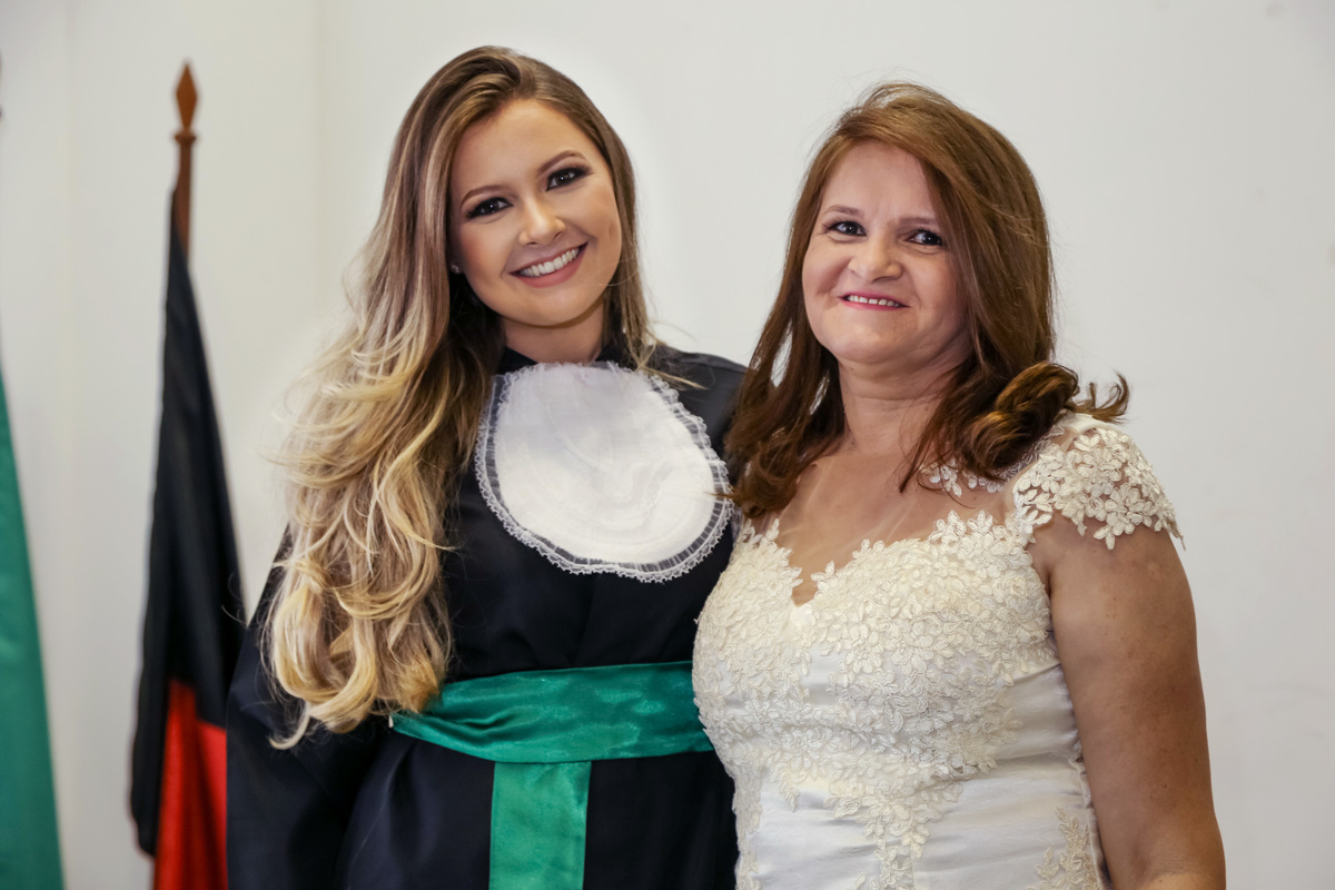 gabriela-cortez-juarez-carneio-studio-diego-fotografia-foto-fotografo-formatura-fono-fonoaudiologia-ufpb-beca-becaspb-joãopessoa-jampa-paraíba-pb-formanda-capelo-diploma-conquista-vitória-praia-auladasaudade-colaçao-baile-festa-jaleco-verde-marriage-pirli