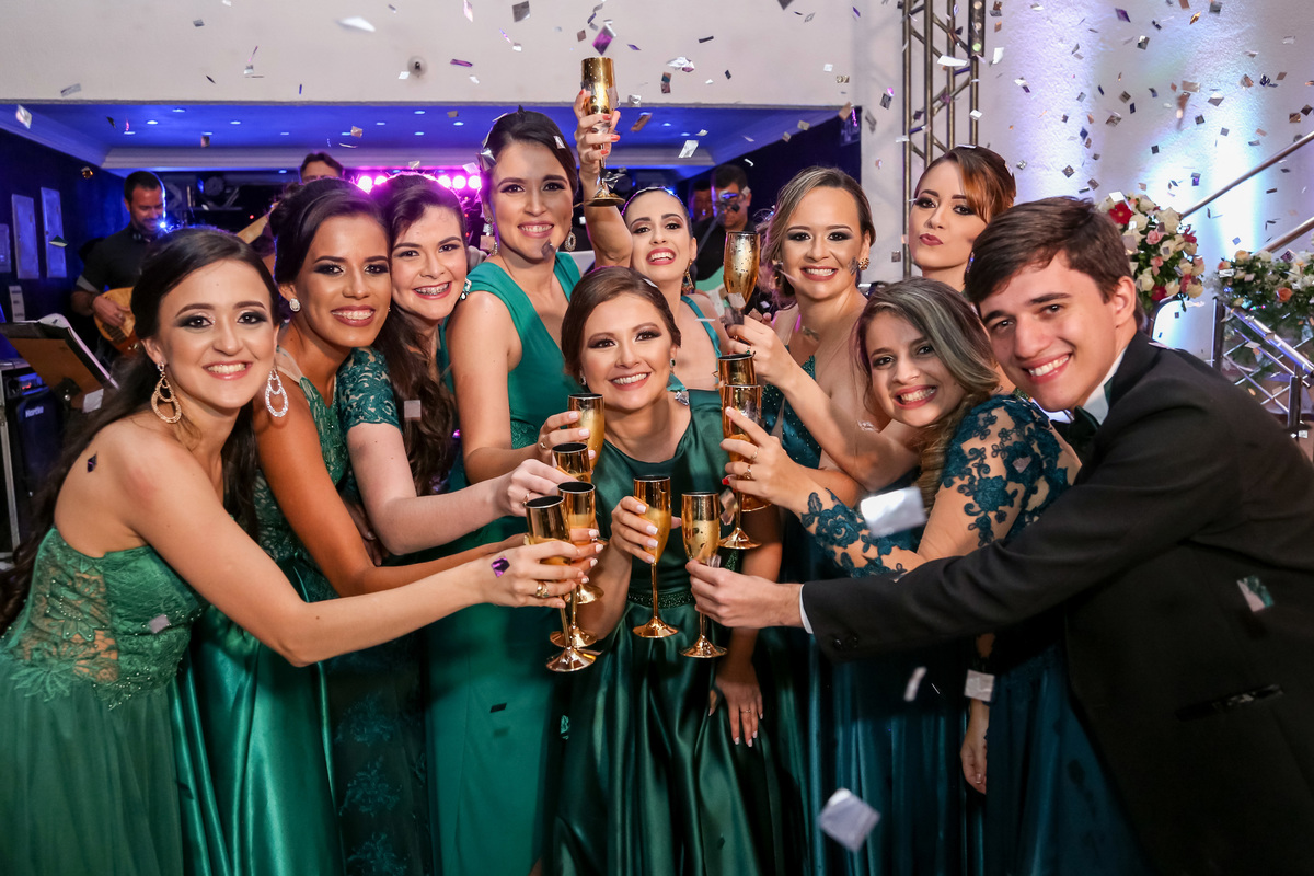 gabriela-cortez-juarez-carneio-studio-diego-fotografia-foto-fotografo-formatura-fono-fonoaudiologia-ufpb-beca-becaspb-joãopessoa-jampa-paraíba-pb-formanda-capelo-diploma-conquista-vitória-praia-auladasaudade-colaçao-baile-festa-jaleco-verde-marriage-pirli