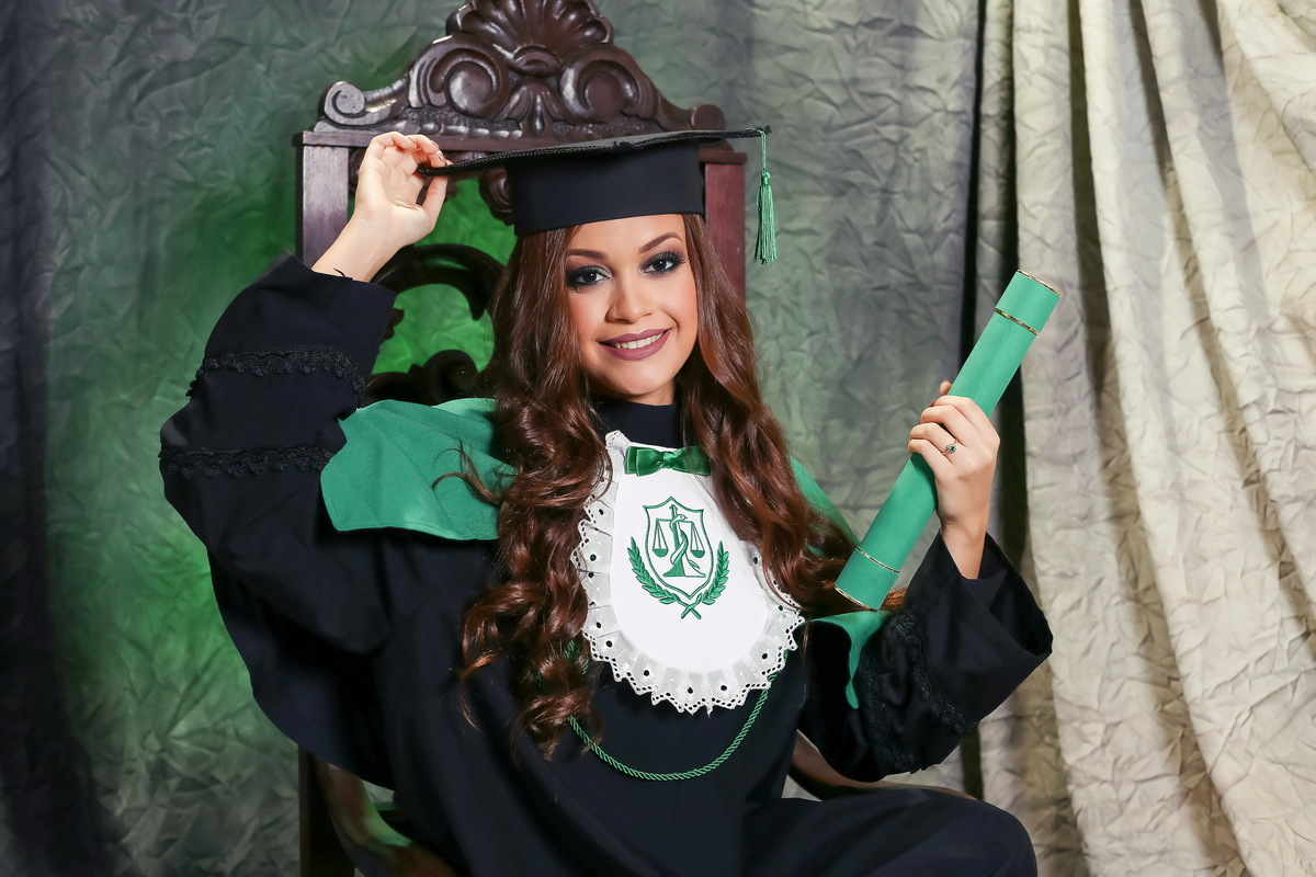 rissa-nutrição-iesp-formatura-becas-becaspb-joãopessoa-paraiba-jampa-pb-cadeira-fotografo-foto-fotografias-diploma-ruiva-muher-ufpb-unipê-asper-nassau-fpb-faser-sessões-foto-juarez-carneiro-studio-diego-capelo-simbolo-beca-tradição-beleza-produção
