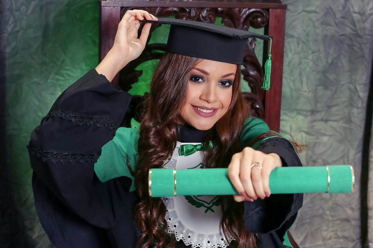 rissa-nutrição-iesp-formatura-becas-becaspb-joãopessoa-paraiba-jampa-pb-cadeira-fotografo-foto-fotografias-diploma-ruiva-muher-ufpb-unipê-asper-nassau-fpb-faser-sessões-foto-juarez-carneiro-studio-diego-capelo-simbolo-beca-tradição-beleza-produção
