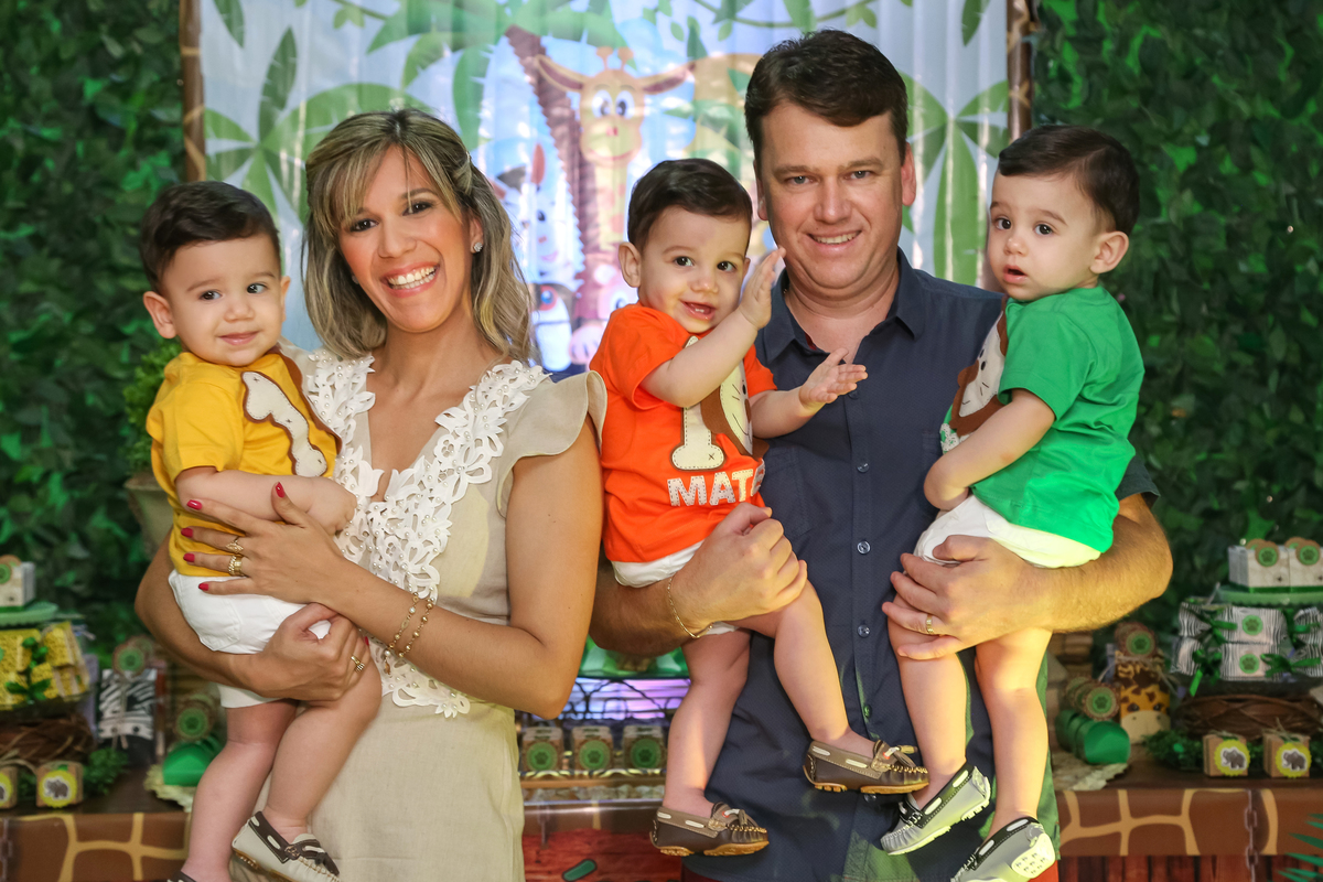 aniversario-infantil-trigêmeos-niver-tema-juarez-carneiro-studio-fotografo-foto-fotografia-criança-plazademayo-13demaio-fotos-crianças-festa-joãopessoa-paraiba-jampa-pb-decoração-niver-bolas-mães-pais-familia-festinha-salãodefestas