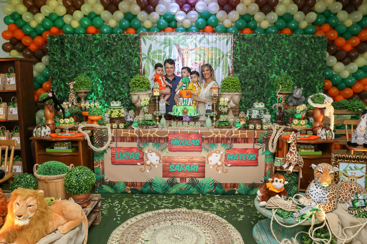 aniversario-infantil-trigêmeos-niver-tema-juarez-carneiro-studio-fotografo-foto-fotografia-criança-plazademayo-13demaio-fotos-crianças-festa-joãopessoa-paraiba-jampa-pb-decoração-niver-bolas-mães-pais-familia-festinha-salãodefestas