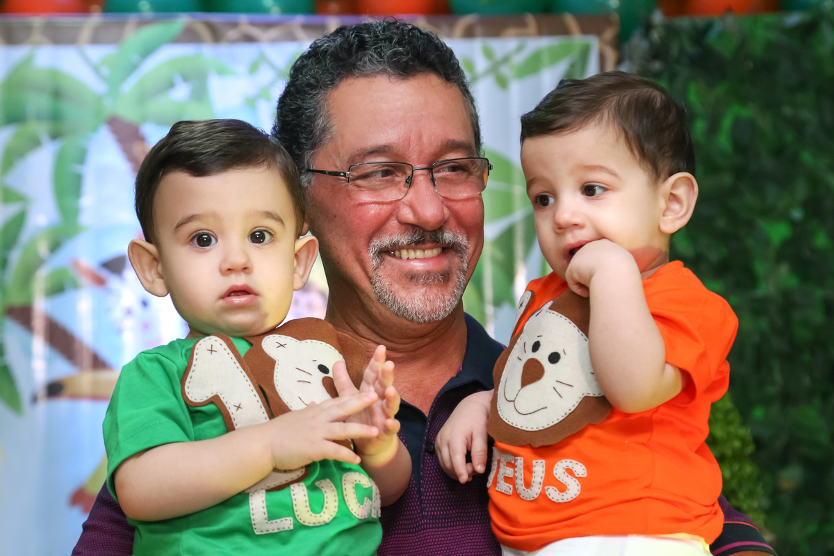 aniversario-infantil-trigêmeos-niver-tema-juarez-carneiro-studio-fotografo-foto-fotografia-criança-plazademayo-13demaio-fotos-crianças-festa-joãopessoa-paraiba-jampa-pb-decoração-niver-bolas-mães-pais-familia-festinha-salãodefestas