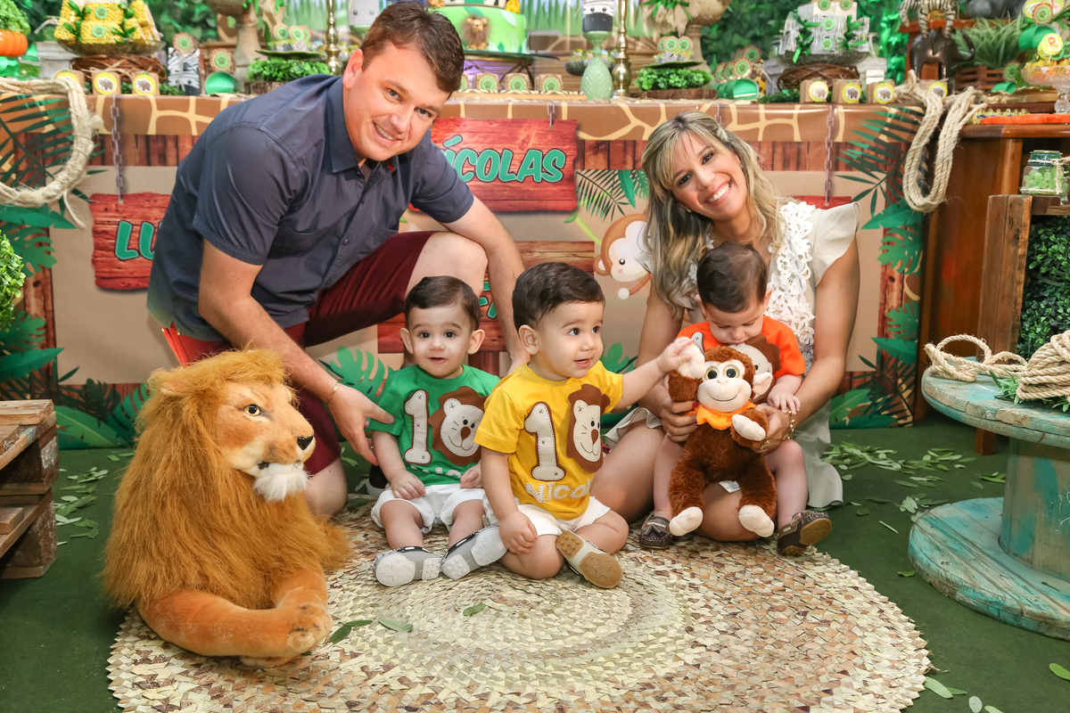 aniversario-infantil-trigêmeos-niver-tema-juarez-carneiro-studio-fotografo-foto-fotografia-criança-plazademayo-13demaio-fotos-crianças-festa-joãopessoa-paraiba-jampa-pb-decoração-niver-bolas-mães-pais-familia-festinha-salãodefestas