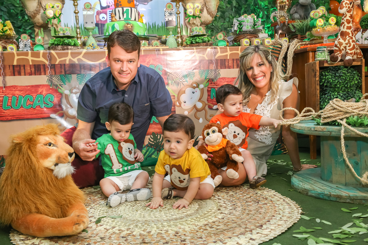 aniversario-infantil-trigêmeos-niver-tema-juarez-carneiro-studio-fotografo-foto-fotografia-criança-plazademayo-13demaio-fotos-crianças-festa-joãopessoa-paraiba-jampa-pb-decoração-niver-bolas-mães-pais-familia-festinha-salãodefestas