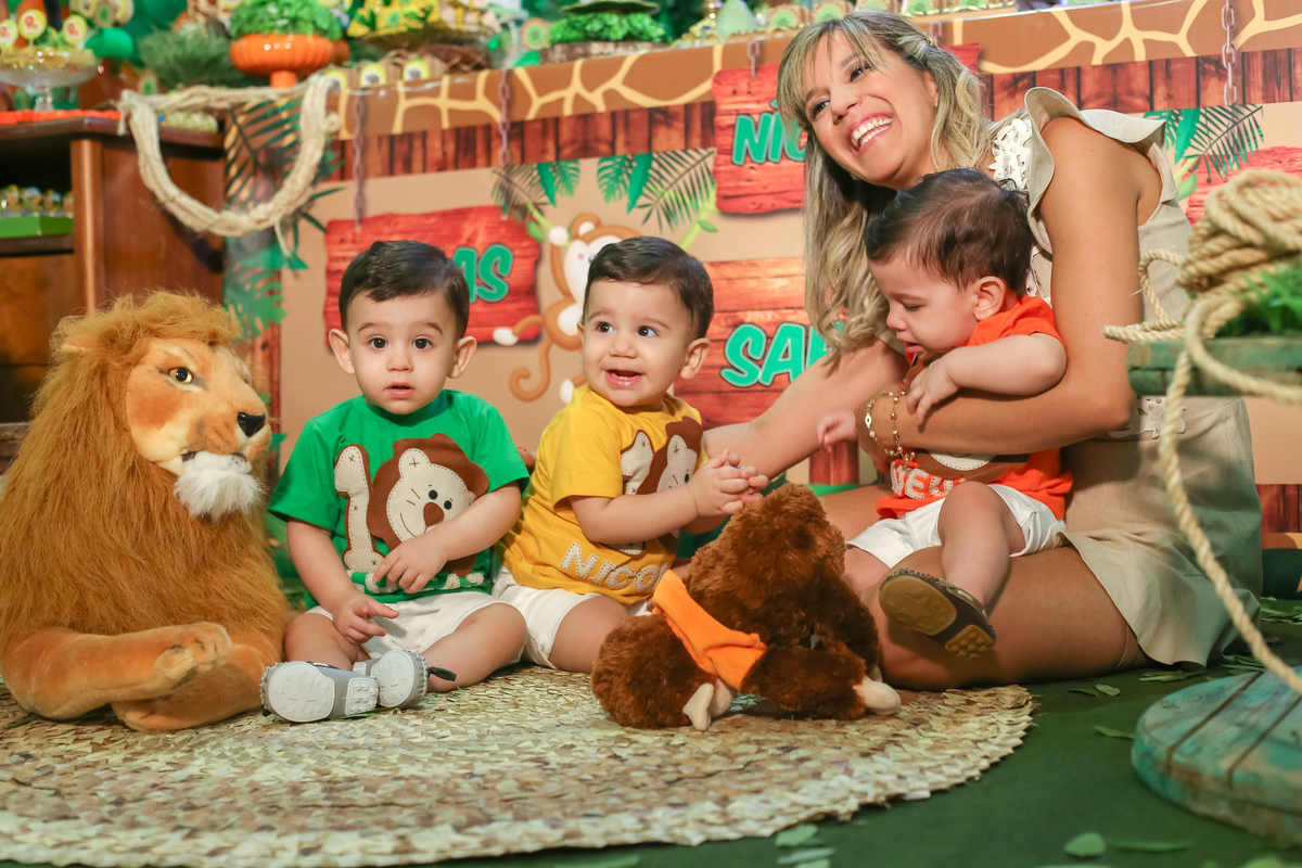 aniversario-infantil-trigêmeos-niver-tema-juarez-carneiro-studio-fotografo-foto-fotografia-criança-plazademayo-13demaio-fotos-crianças-festa-joãopessoa-paraiba-jampa-pb-decoração-niver-bolas-mães-pais-familia-festinha-salãodefestas