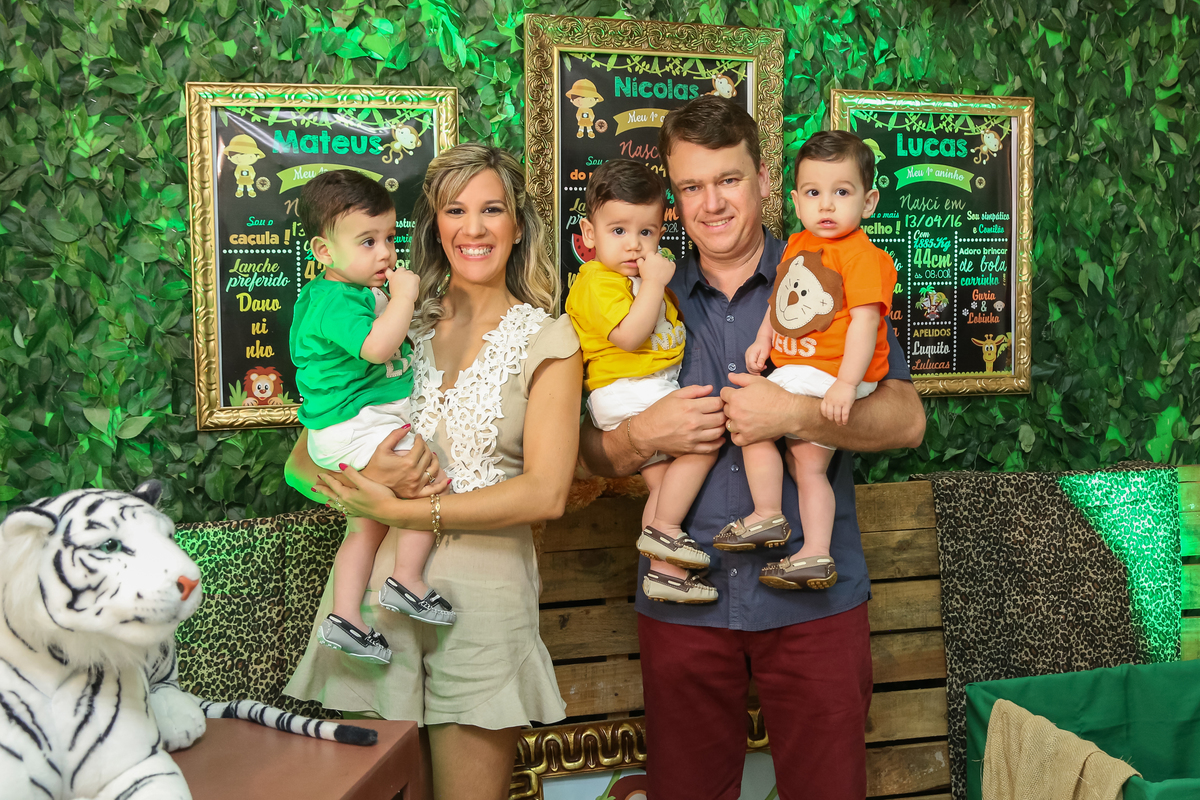 aniversario-infantil-trigêmeos-niver-tema-juarez-carneiro-studio-fotografo-foto-fotografia-criança-plazademayo-13demaio-fotos-crianças-festa-joãopessoa-paraiba-jampa-pb-decoração-niver-bolas-mães-pais-familia-festinha-salãodefestas