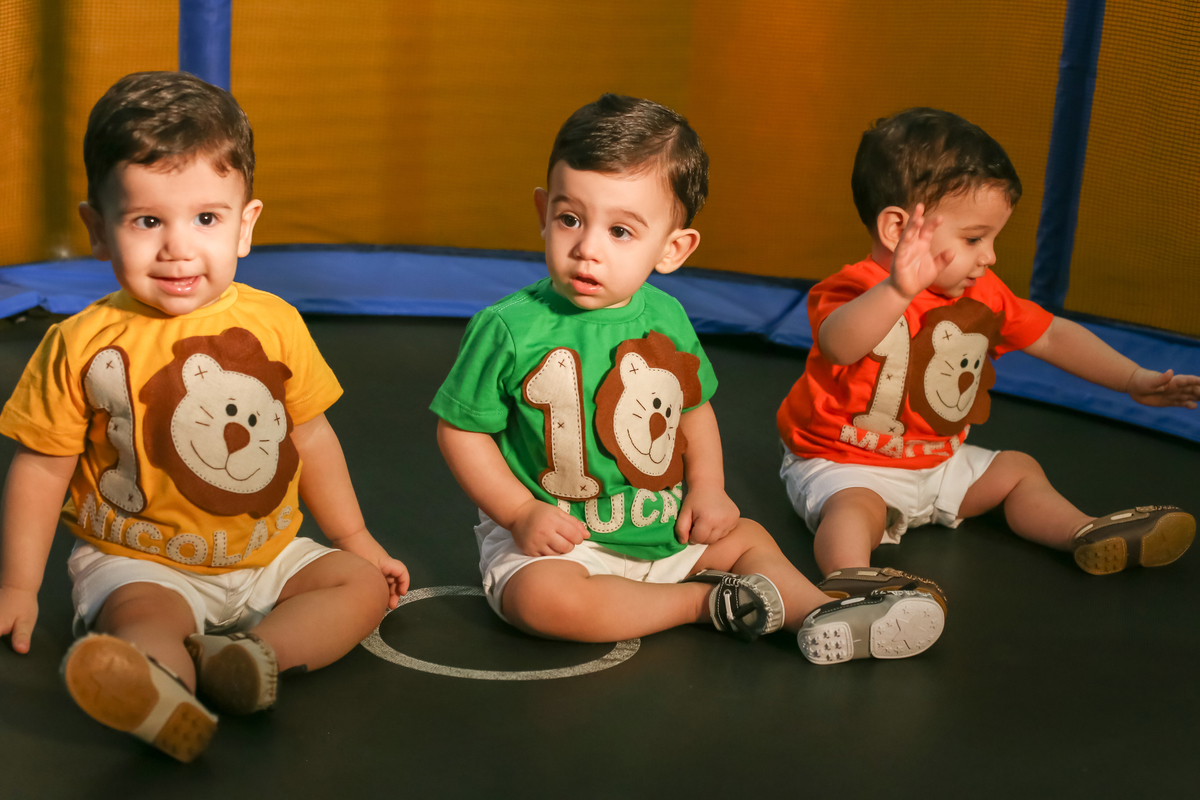 aniversario-infantil-trigêmeos-niver-tema-juarez-carneiro-studio-fotografo-foto-fotografia-criança-plazademayo-13demaio-fotos-crianças-festa-joãopessoa-paraiba-jampa-pb-decoração-niver-bolas-mães-pais-familia-festinha-salãodefestas