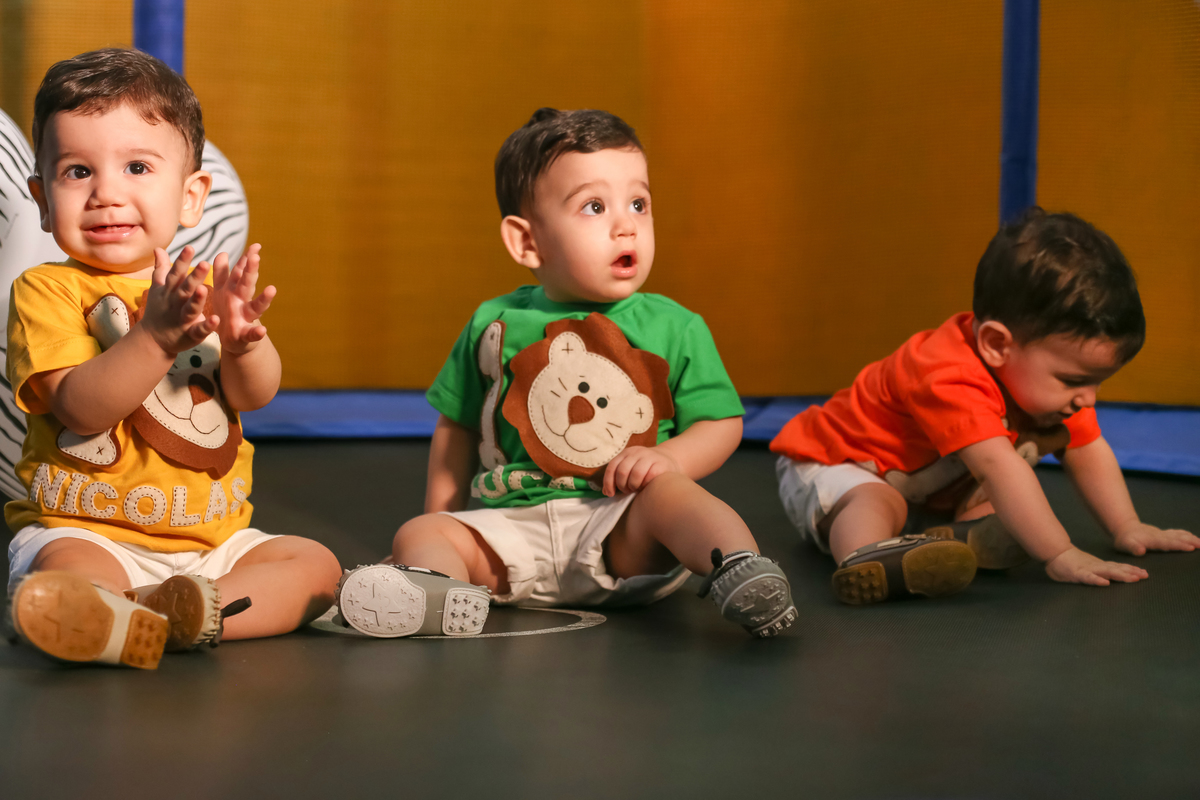 aniversario-infantil-trigêmeos-niver-tema-juarez-carneiro-studio-fotografo-foto-fotografia-criança-plazademayo-13demaio-fotos-crianças-festa-joãopessoa-paraiba-jampa-pb-decoração-niver-bolas-mães-pais-familia-festinha-salãodefestas