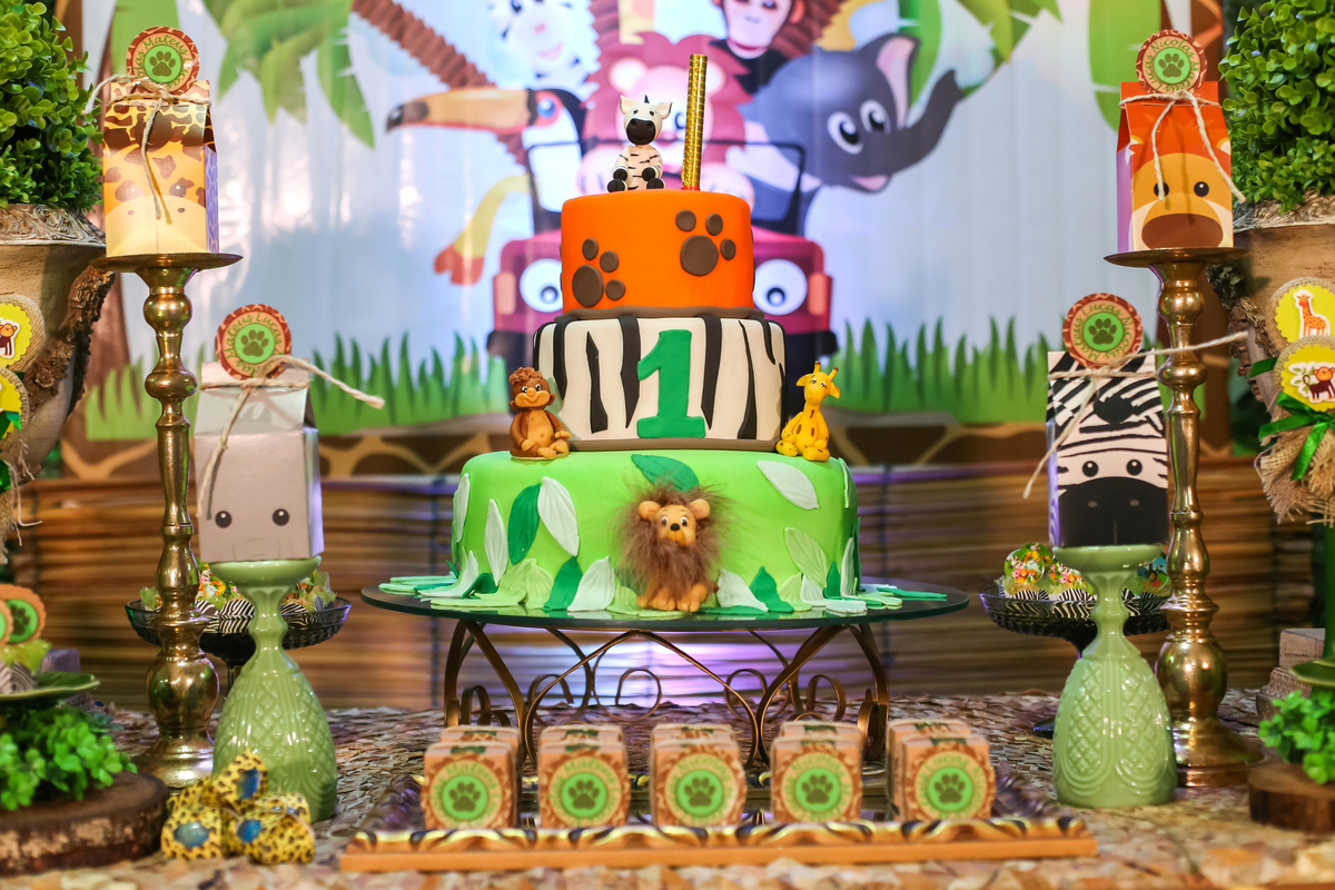 aniversario-infantil-trigêmeos-niver-tema-juarez-carneiro-studio-fotografo-foto-fotografia-criança-plazademayo-13demaio-fotos-crianças-festa-joãopessoa-paraiba-jampa-pb-decoração-niver-bolas-mães-pais-familia-festinha-salãodefestas