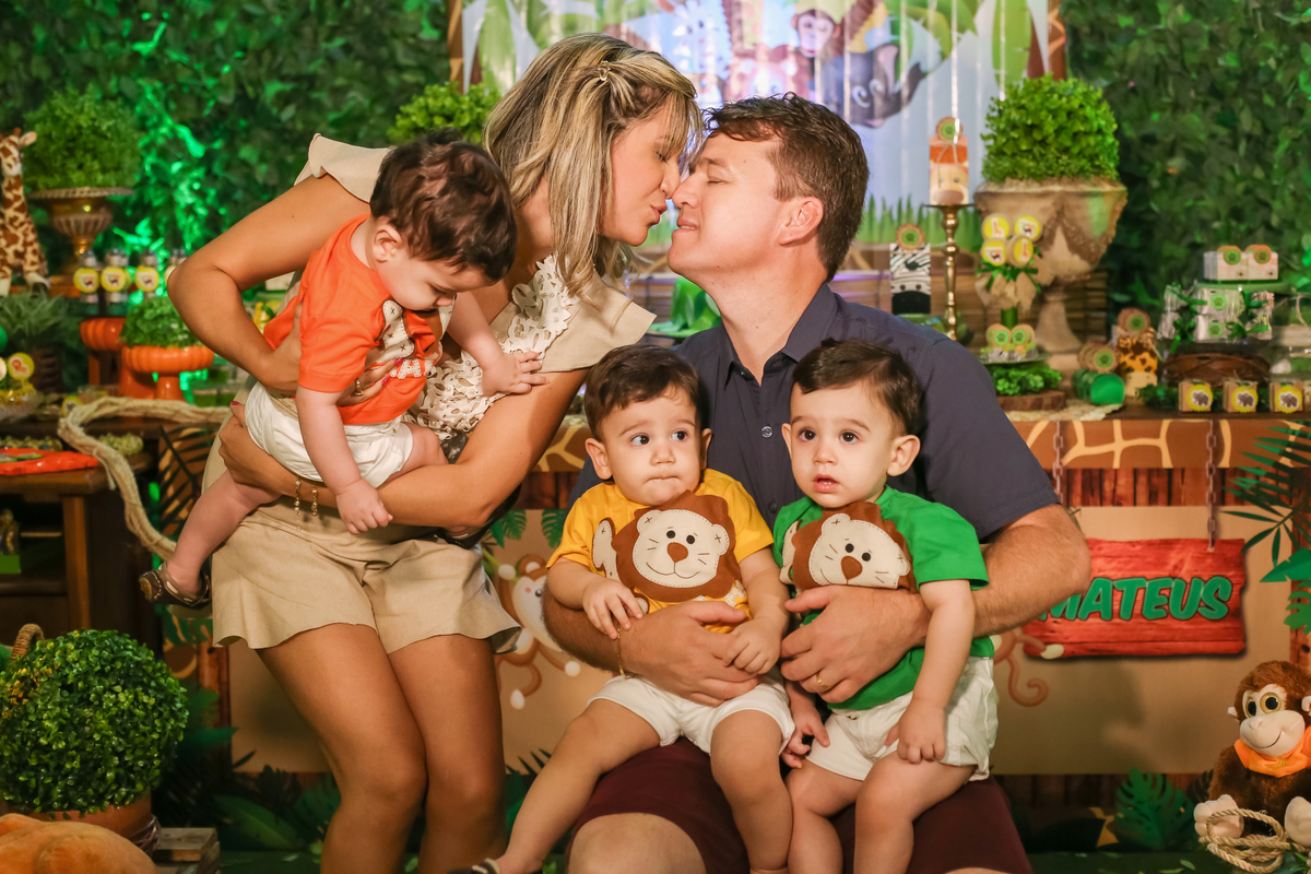 aniversario-infantil-trigêmeos-niver-tema-juarez-carneiro-studio-fotografo-foto-fotografia-criança-plazademayo-13demaio-fotos-crianças-festa-joãopessoa-paraiba-jampa-pb-decoração-niver-bolas-mães-pais-familia-festinha-salãodefestas