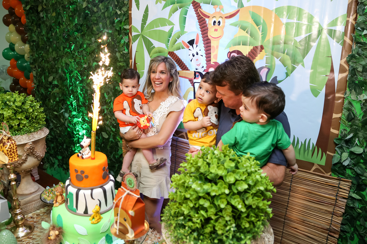 aniversario-infantil-trigêmeos-niver-tema-juarez-carneiro-studio-fotografo-foto-fotografia-criança-plazademayo-13demaio-fotos-crianças-festa-joãopessoa-paraiba-jampa-pb-decoração-niver-bolas-mães-pais-familia-festinha-salãodefestas