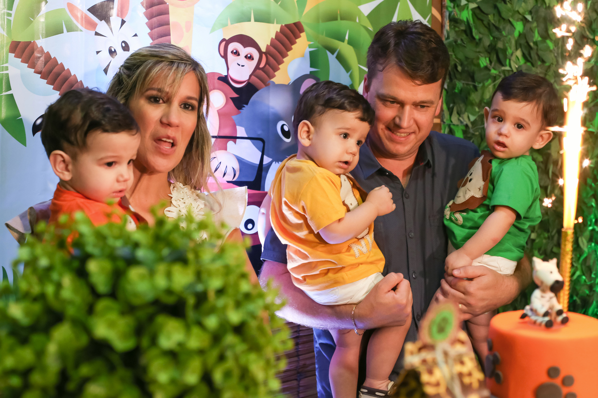 aniversario-infantil-trigêmeos-niver-tema-juarez-carneiro-studio-fotografo-foto-fotografia-criança-plazademayo-13demaio-fotos-crianças-festa-joãopessoa-paraiba-jampa-pb-decoração-niver-bolas-mães-pais-familia-festinha-salãodefestas