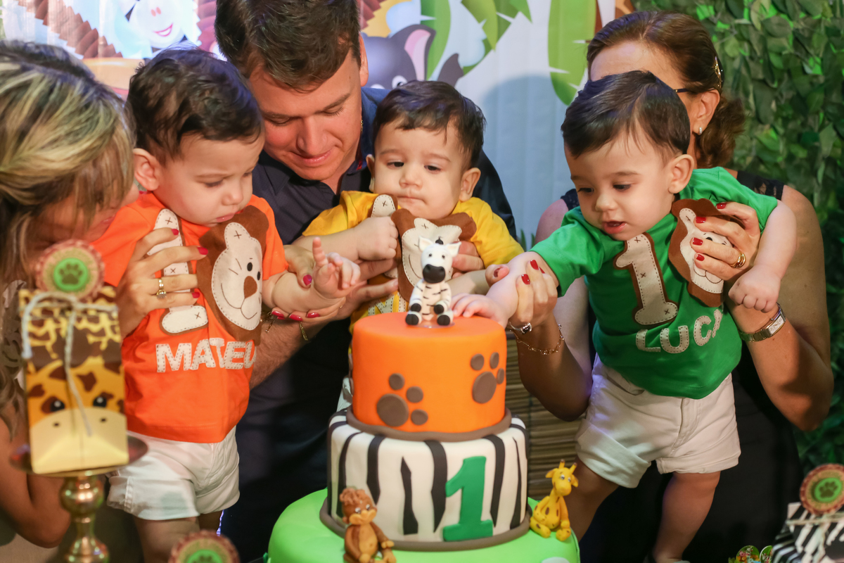 aniversario-infantil-trigêmeos-niver-tema-juarez-carneiro-studio-fotografo-foto-fotografia-criança-plazademayo-13demaio-fotos-crianças-festa-joãopessoa-paraiba-jampa-pb-decoração-niver-bolas-mães-pais-familia-festinha-salãodefestas