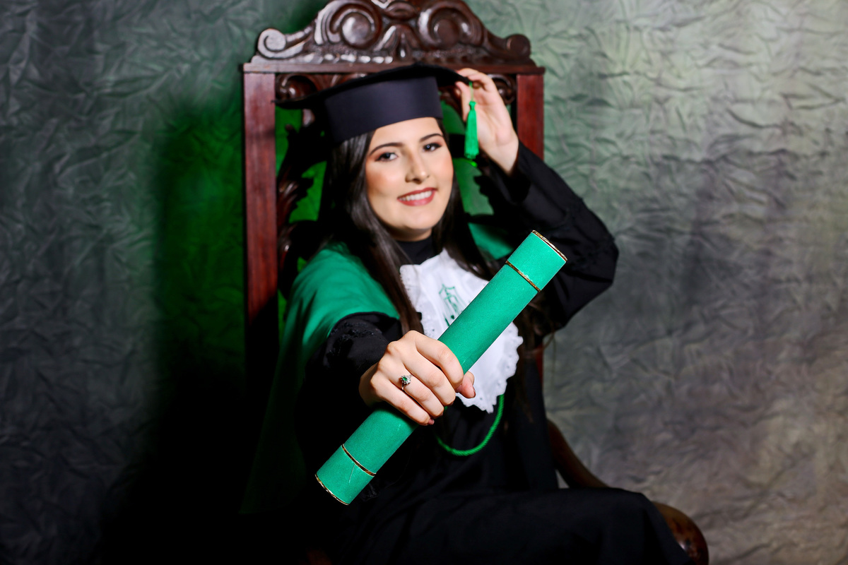 juarez-carneiro-studio-ensaio-sessão-foto-fotografia-formatura-cadeira-capelo-beca-becapb-fpb-nutrição