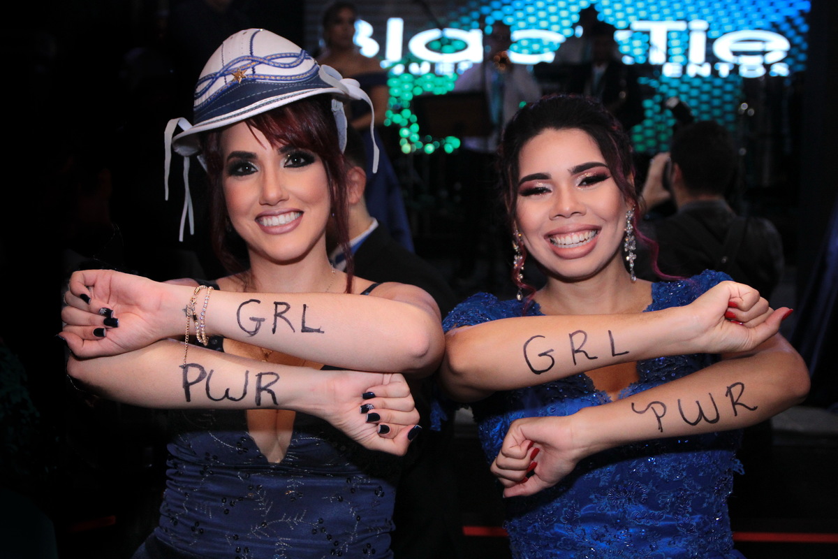 juarez-carneiro-studio-joãopessoa-paraiba-foto-fotografia-formatura-beca-unipê-engenhariacivil-cadeira-paçodosleoes