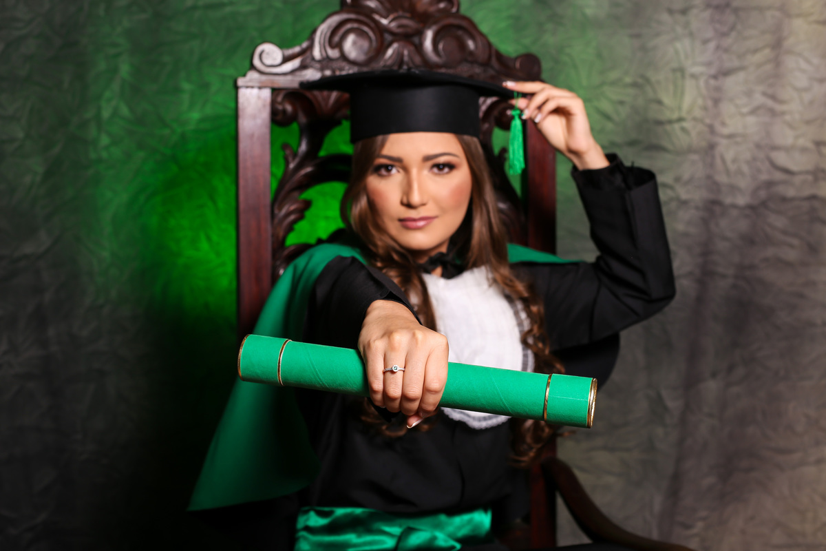 formatura-formanda-biomedicina-joãopessoa-paraiba-fotografo-fotos-beca-portadiploma-becas-faculdade-juarez-carneiro-studio