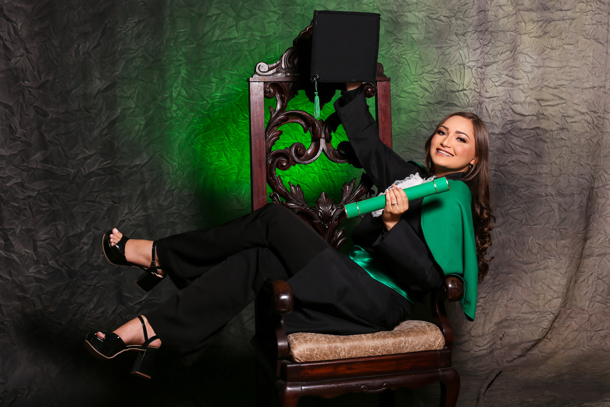 formatura-formanda-biomedicina-joãopessoa-paraiba-fotografo-fotos-beca-portadiploma-becas-faculdade-juarez-carneiro-studio