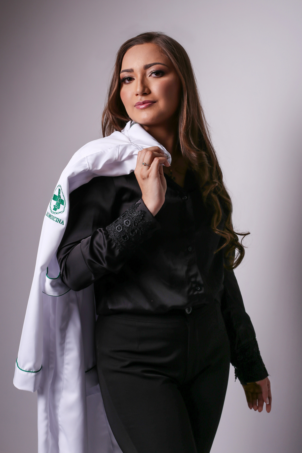 formatura-formanda-biomedicina-joãopessoa-paraiba-fotografo-fotos-beca-portadiploma-becas-faculdade-juarez-carneiro-studio