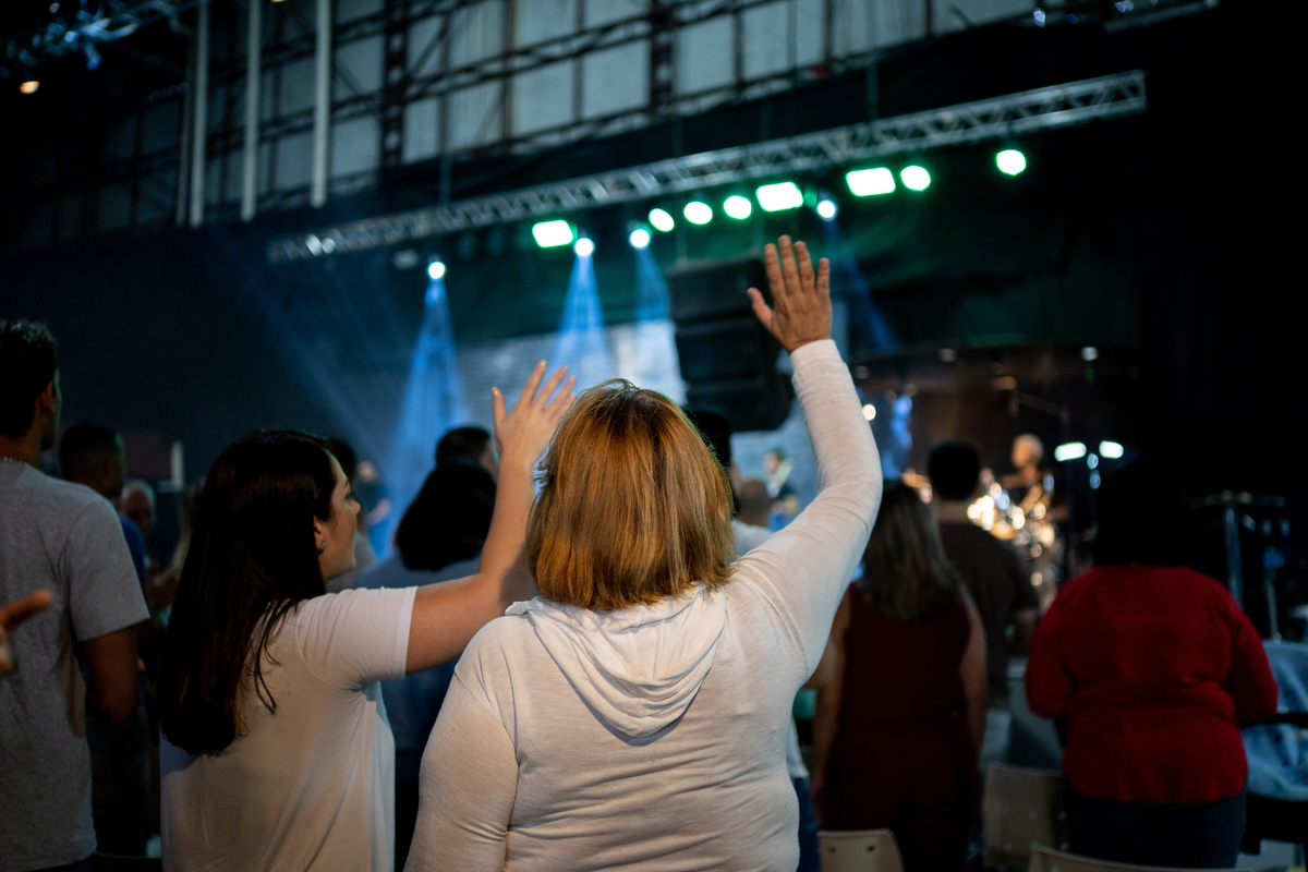 Comunidade da graça Guarulhos Fernando Diniz Louvor adoração Deus Jesus igreja