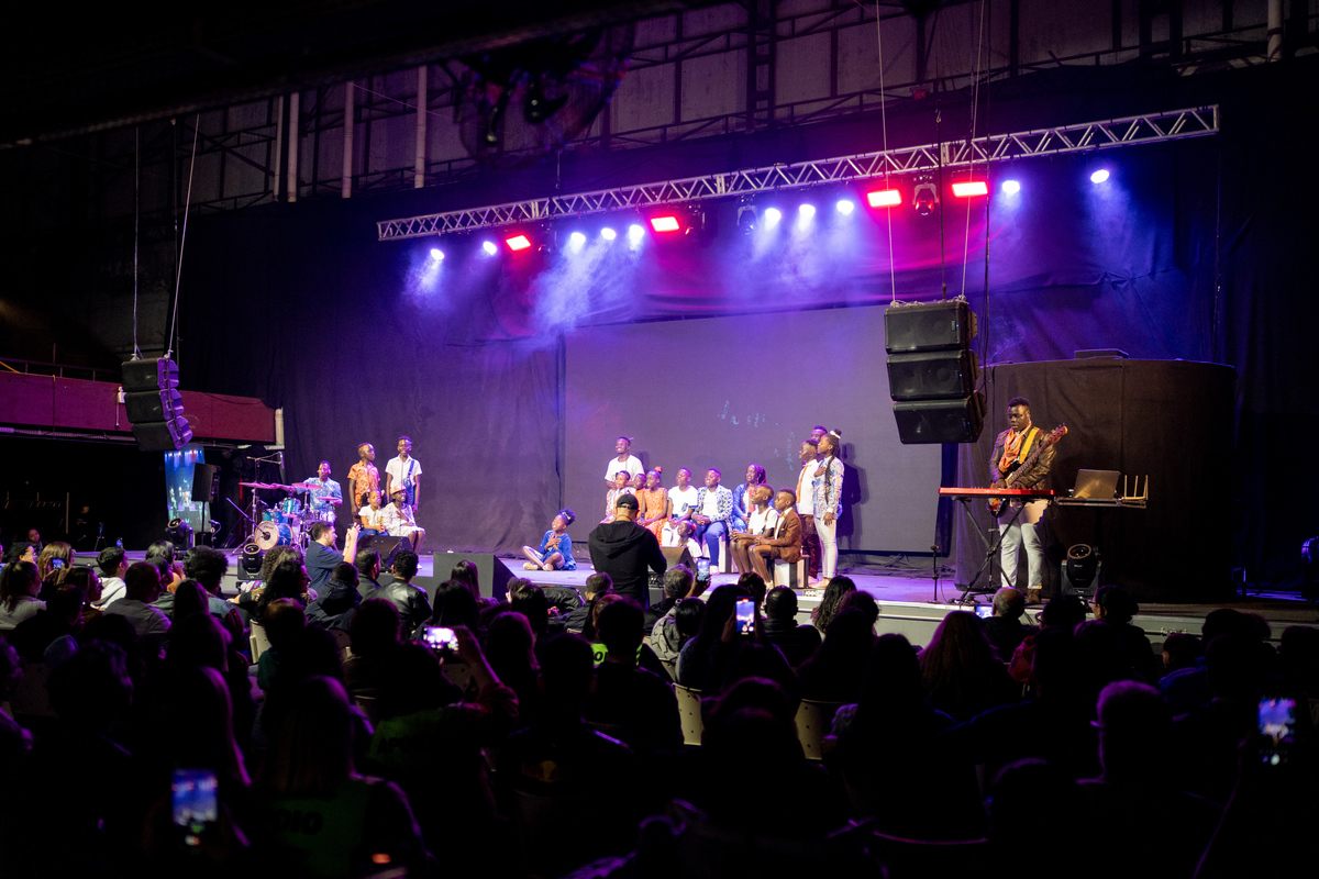 CgGuarulhos cg Guarulhos Pastor FERNANDO DINIZ Samuel Mendonça Igreja Shopping Internacional Guarulhos Coral Watoto Watoto felicidade alegria Jesus Deus louvor adoração Fotografia talento