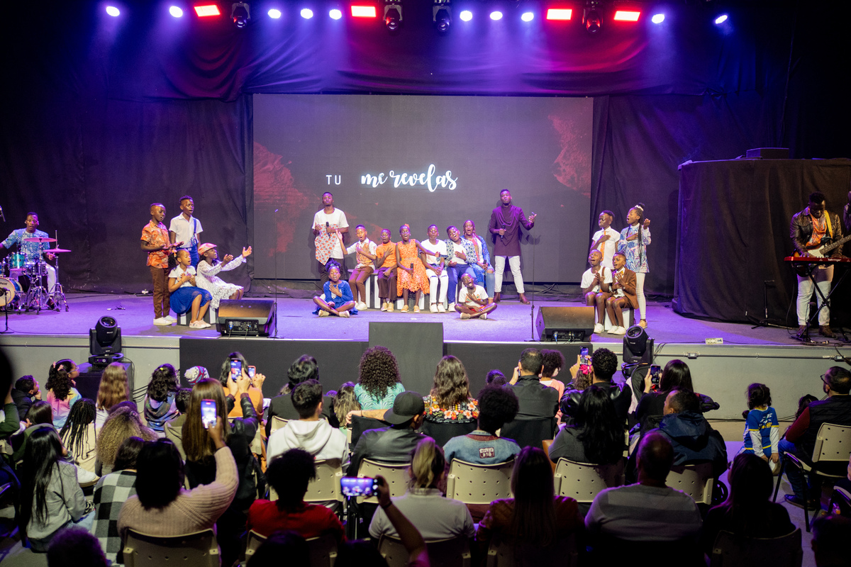 CgGuarulhos cg Guarulhos Pastor FERNANDO DINIZ Samuel Mendonça Igreja Shopping Internacional Guarulhos Coral Watoto Watoto felicidade alegria Jesus Deus louvor adoração Fotografia talento