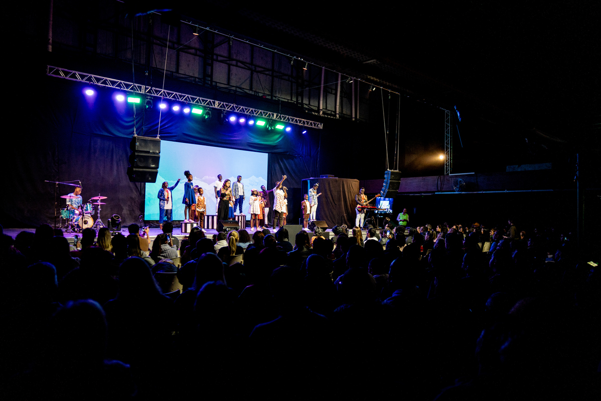 CgGuarulhos cg Guarulhos Pastor FERNANDO DINIZ Samuel Mendonça Igreja Shopping Internacional Guarulhos Coral Watoto Watoto felicidade alegria Jesus Deus louvor adoração Fotografia talento