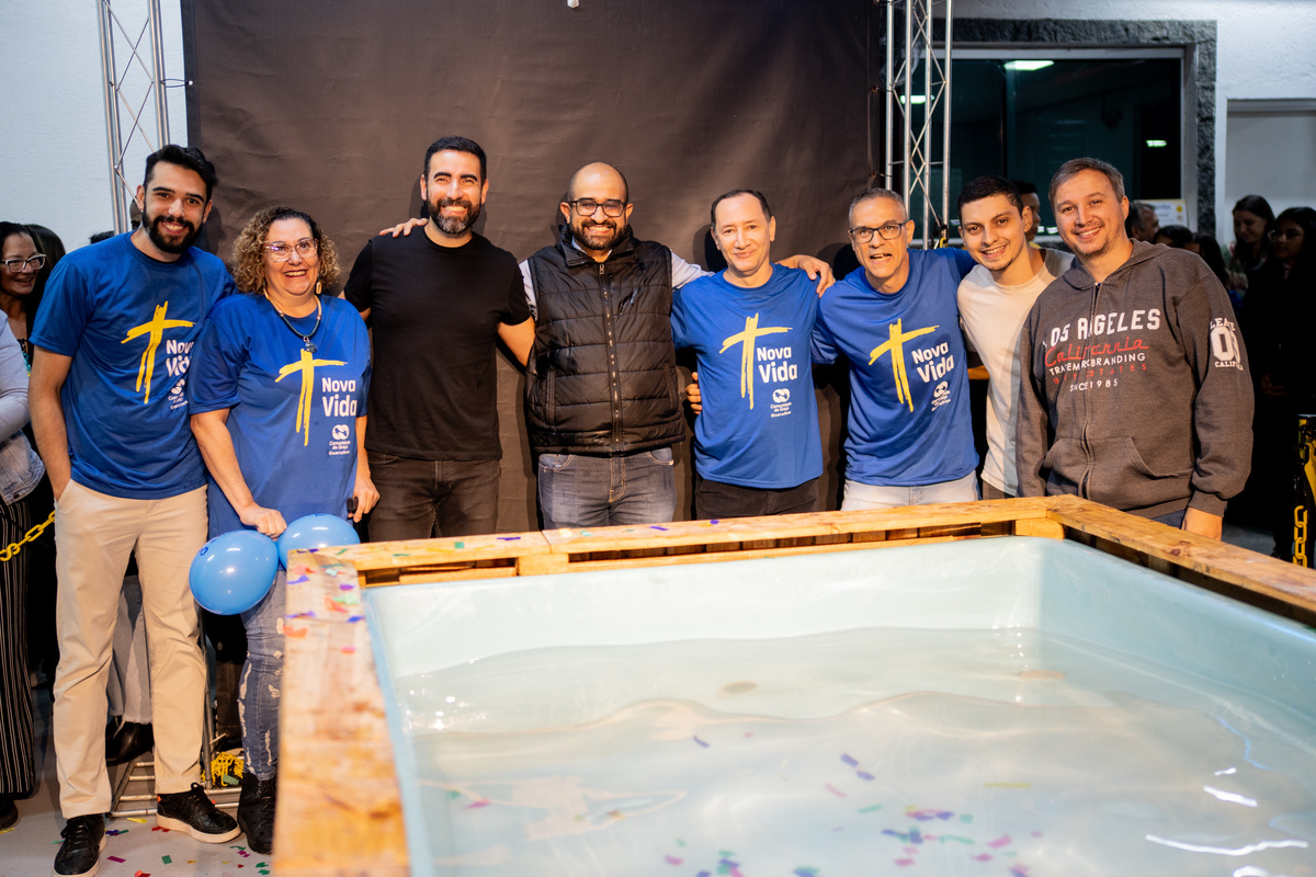 Comunidade da Graça cgguarulhos Cg Guarulhos FERNANDO DINIZ Pastor Fernando Diniz Batismo Batismo nas águas fotografia Jesus Igreja Família