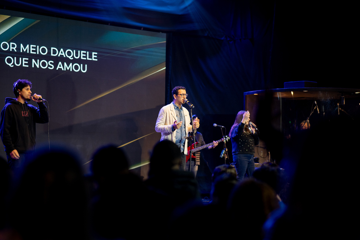 Comunidade da Graça cgguarulhos Cg Guarulhos FERNANDO DINIZ Pastor Fernando Diniz Batismo Batismo nas águas fotografia Jesus Igreja Família
