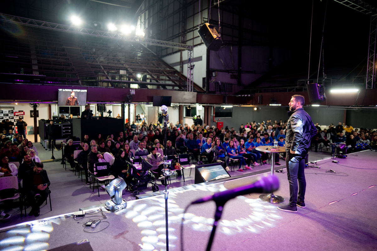 Comunidade da Graça cgguarulhos Cg Guarulhos FERNANDO DINIZ Pastor Fernando Diniz Batismo Batismo nas águas fotografia Jesus Igreja Família