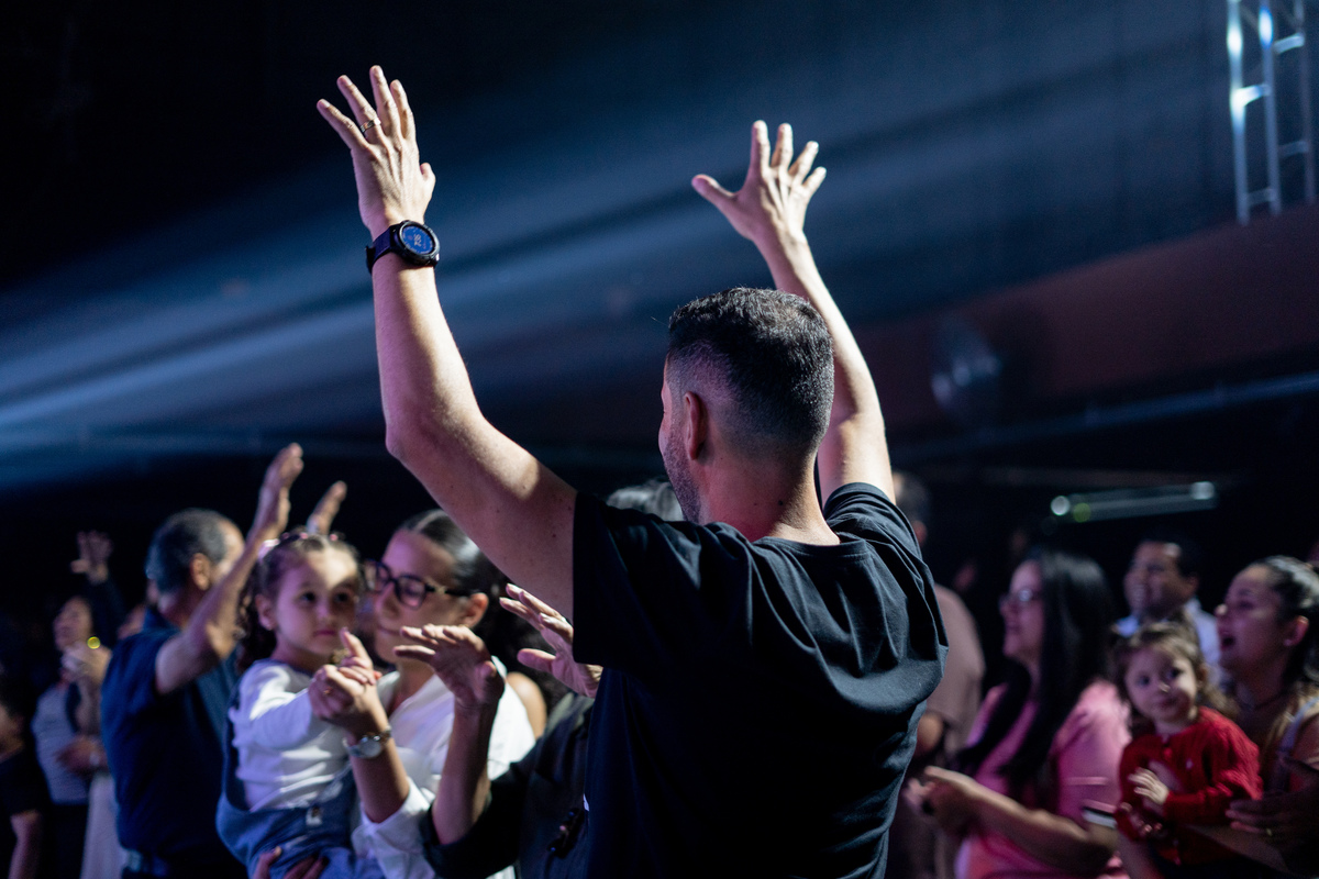 Comuna music fest, cg guarulhos, comunidade da Graça em Guarulhos, comunidade da Graça, Fernando Diniz, Pastor Fernando Diniz, Samuel Mendonça, louvor, adoração, música, Jesus, Deus, Davi Martins