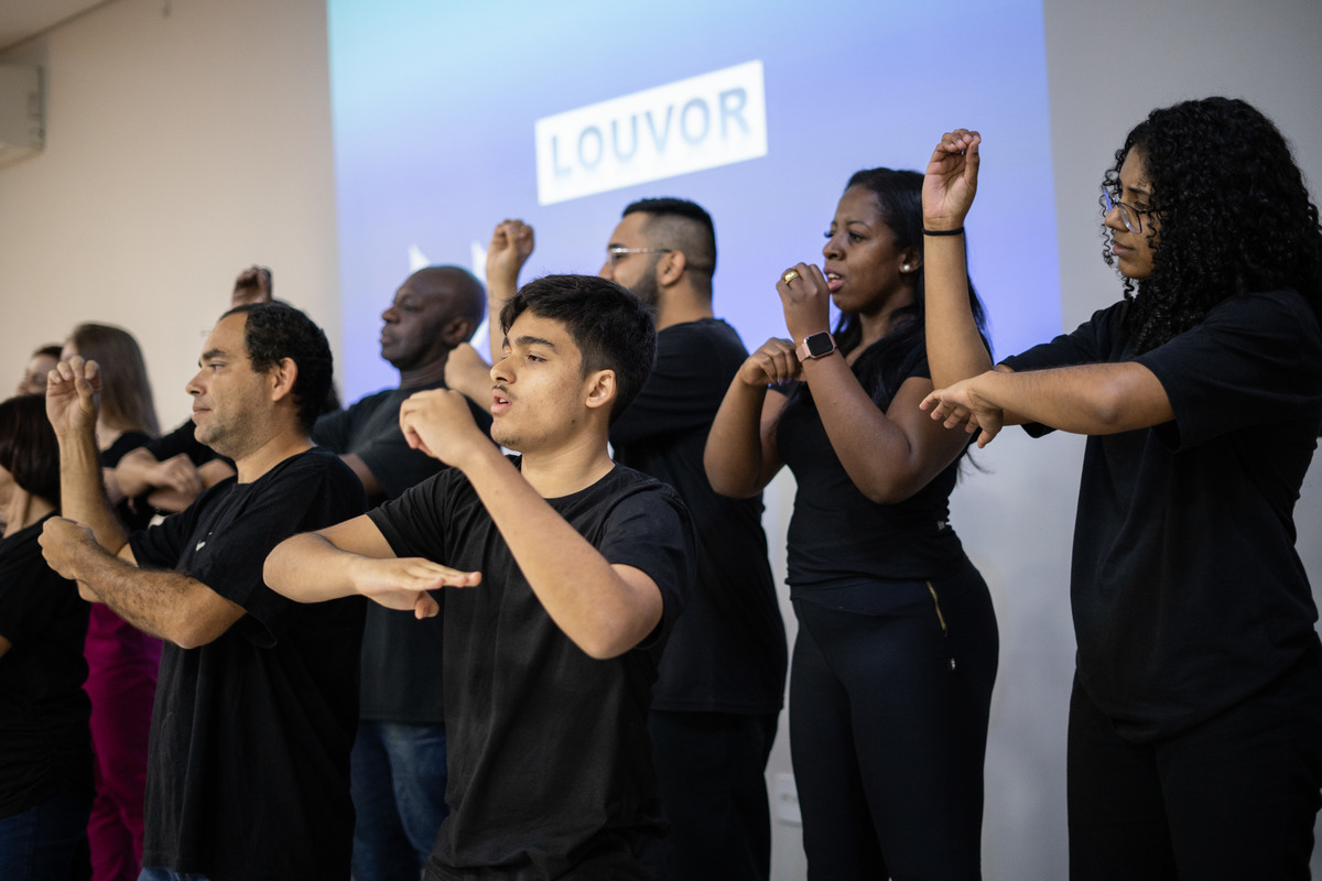 Comunidade da Graça, igreja família, livras, Fernando Diniz, Pastor Diniz, shopping Internacional, Helio Fonseca, Carlos Júnior, Pregador surdocego