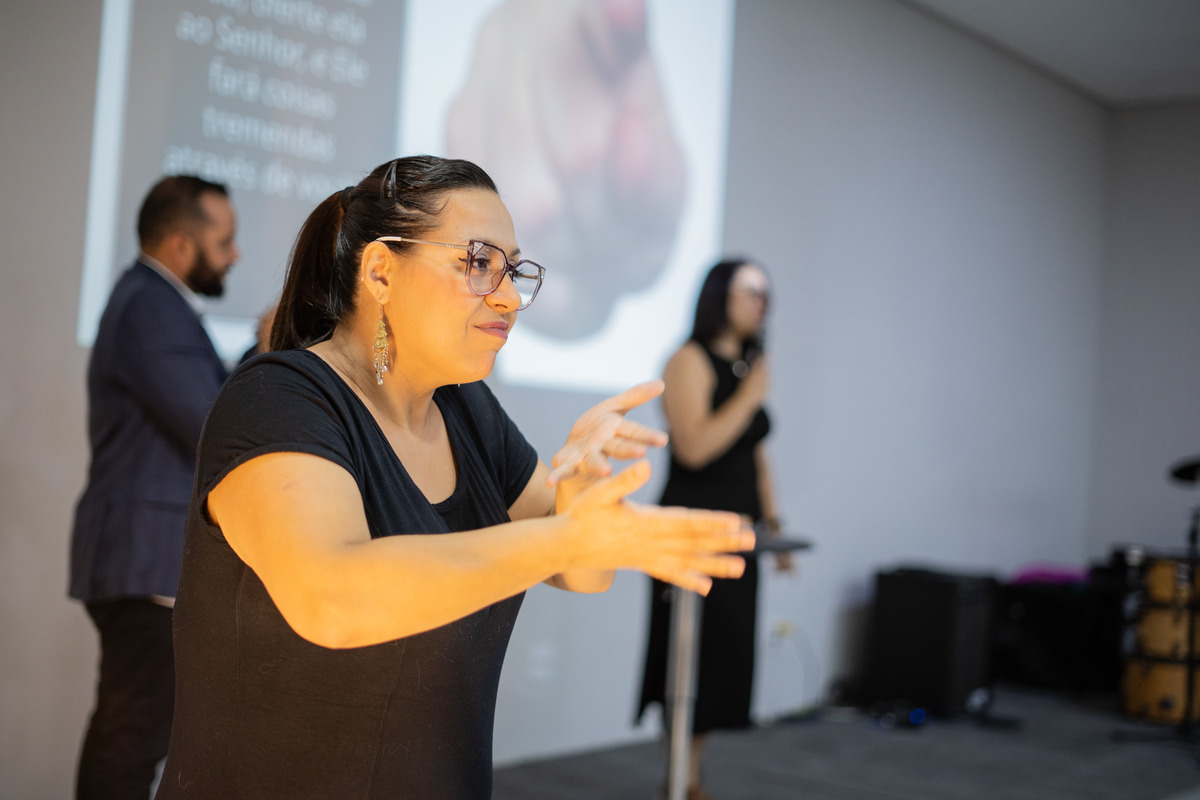 Comunidade da Graça, igreja família, livras, Fernando Diniz, Pastor Diniz, shopping Internacional, Helio Fonseca, Carlos Júnior, Pregador surdocego