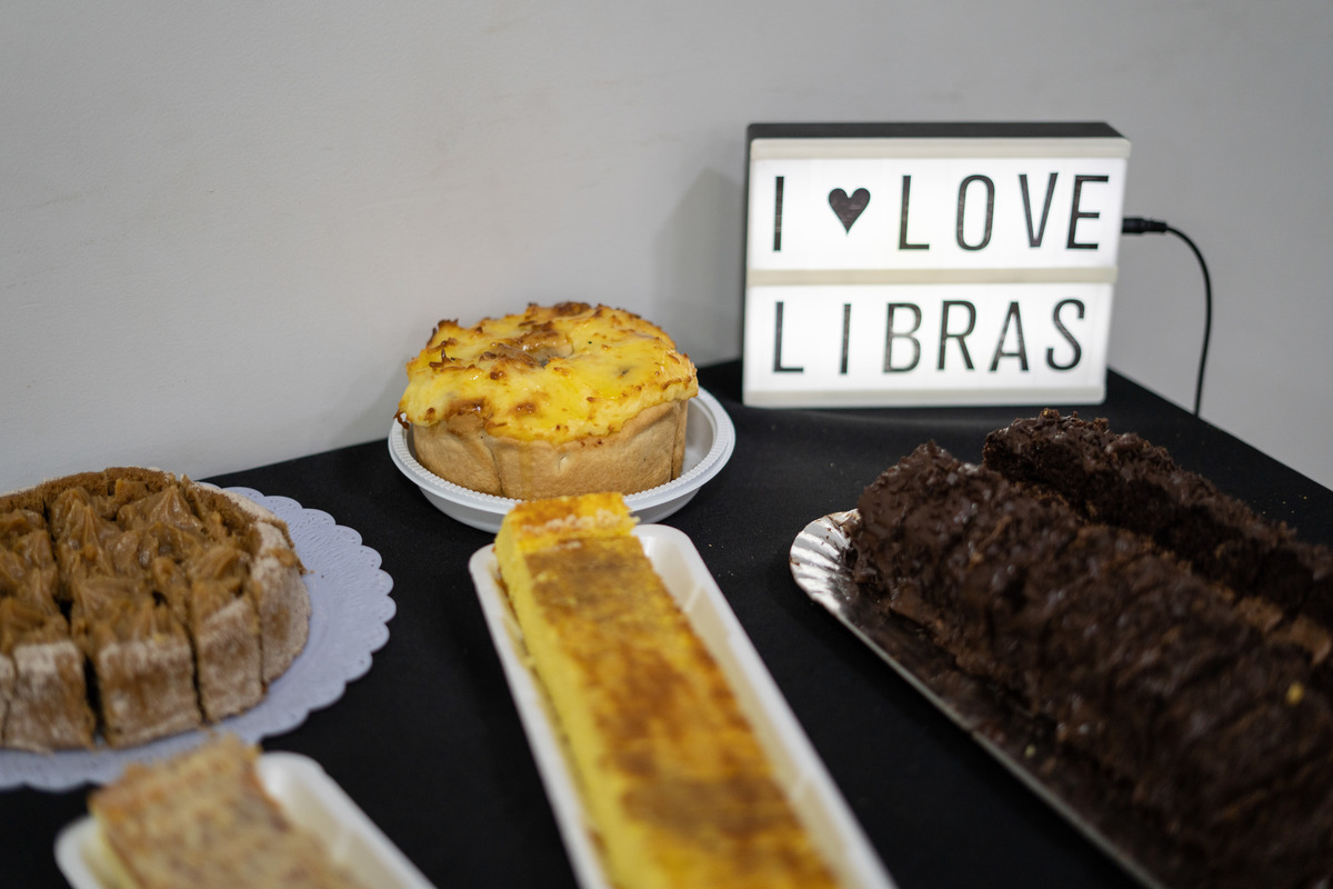 Comunidade da Graça, igreja família, livras, Fernando Diniz, Pastor Diniz, shopping Internacional, Helio Fonseca, Carlos Júnior, Pregador surdocego