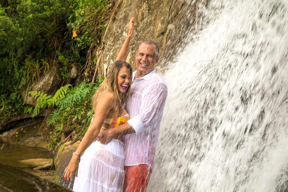 pré wedding cachoeira praia iporanga- guarujá-sp