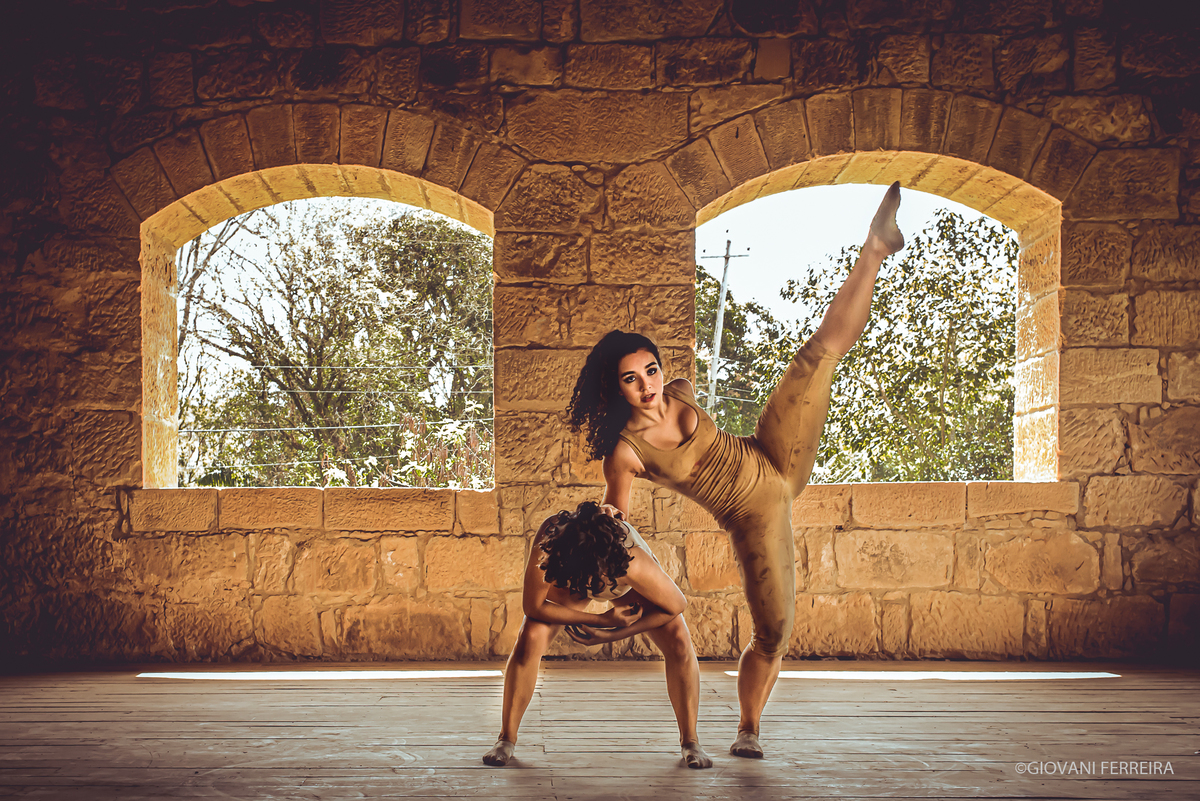 DANÇA CONTEMPORÂNEA 