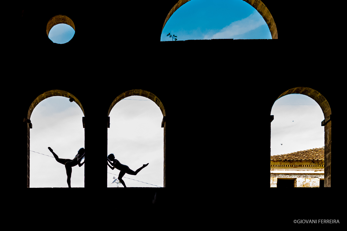 DANÇA CONTEMPORÂNEA 