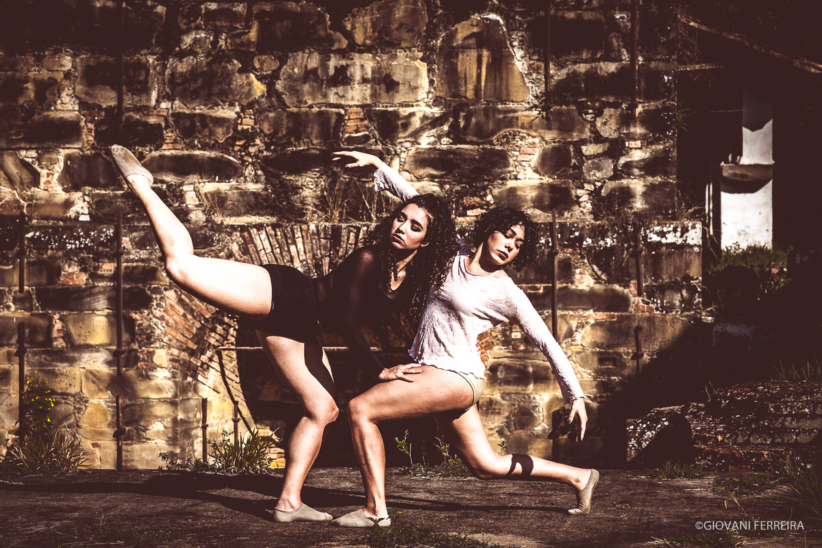 DANÇA CONTEMPORÂNEA 