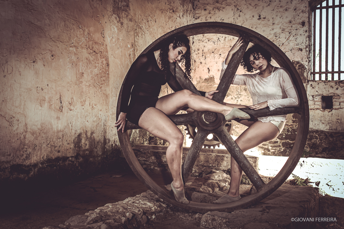 DANÇA CONTEMPORÂNEA 