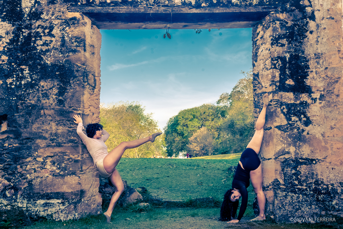 DANÇA CONTEMPORÂNEA 