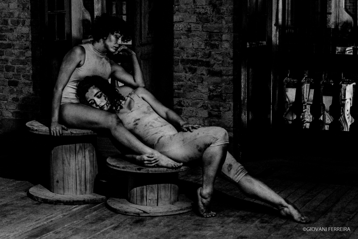 DANÇA CONTEMPORÂNEA 