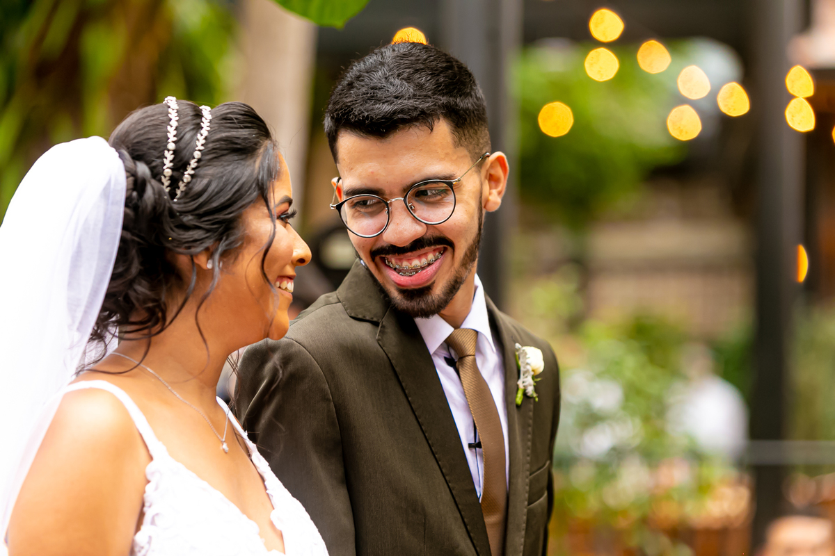 NOIVOS A CAMINHO DO ALTAR
