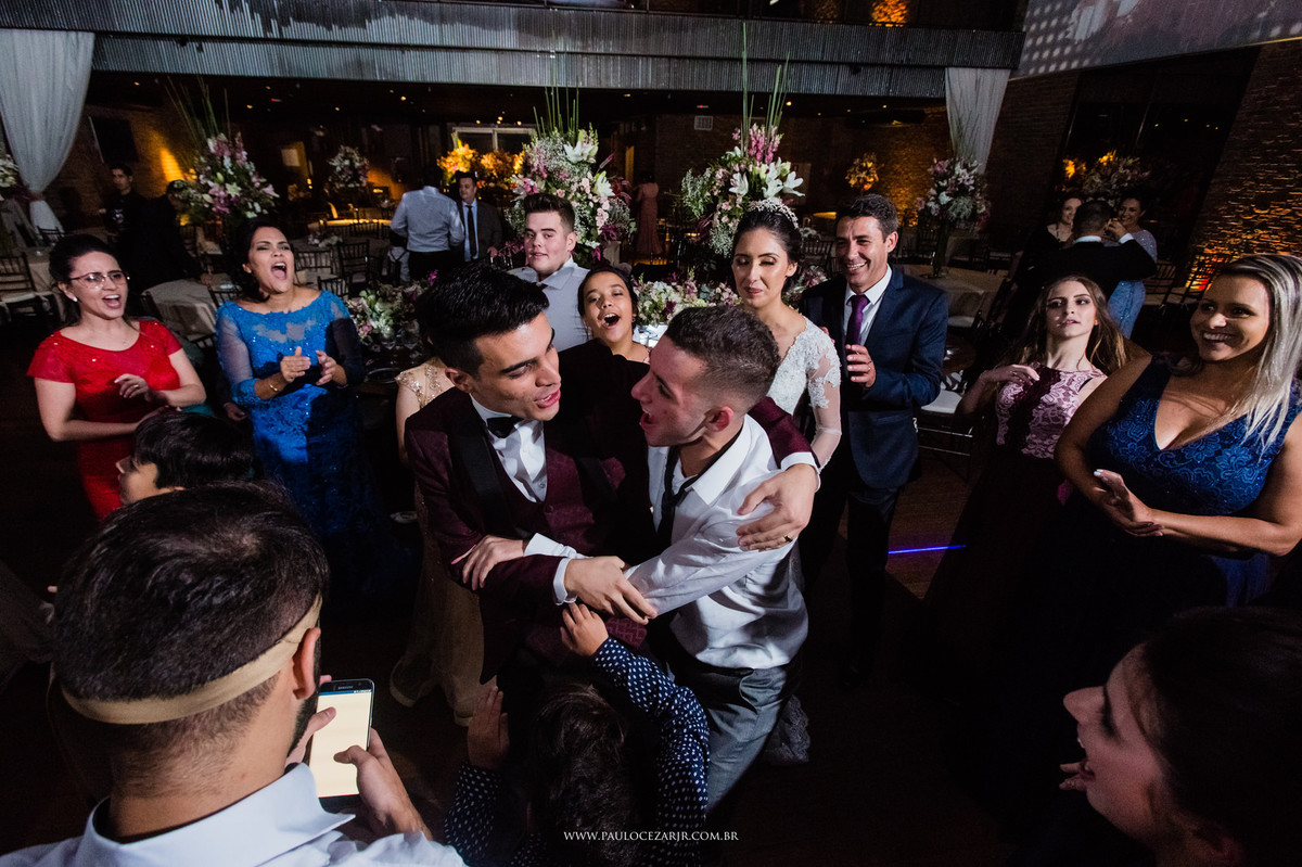 Casamento;noite;noiva;noivo;SãoPaulo;arlivre;decoração;assessoria;rústico;padrinhos,madrinhas;fotógrafo;fotografia;wedding;fotos;espaço;buffet;banda;fornecedores;BUFFET;bisutti;villabisutti;villa;