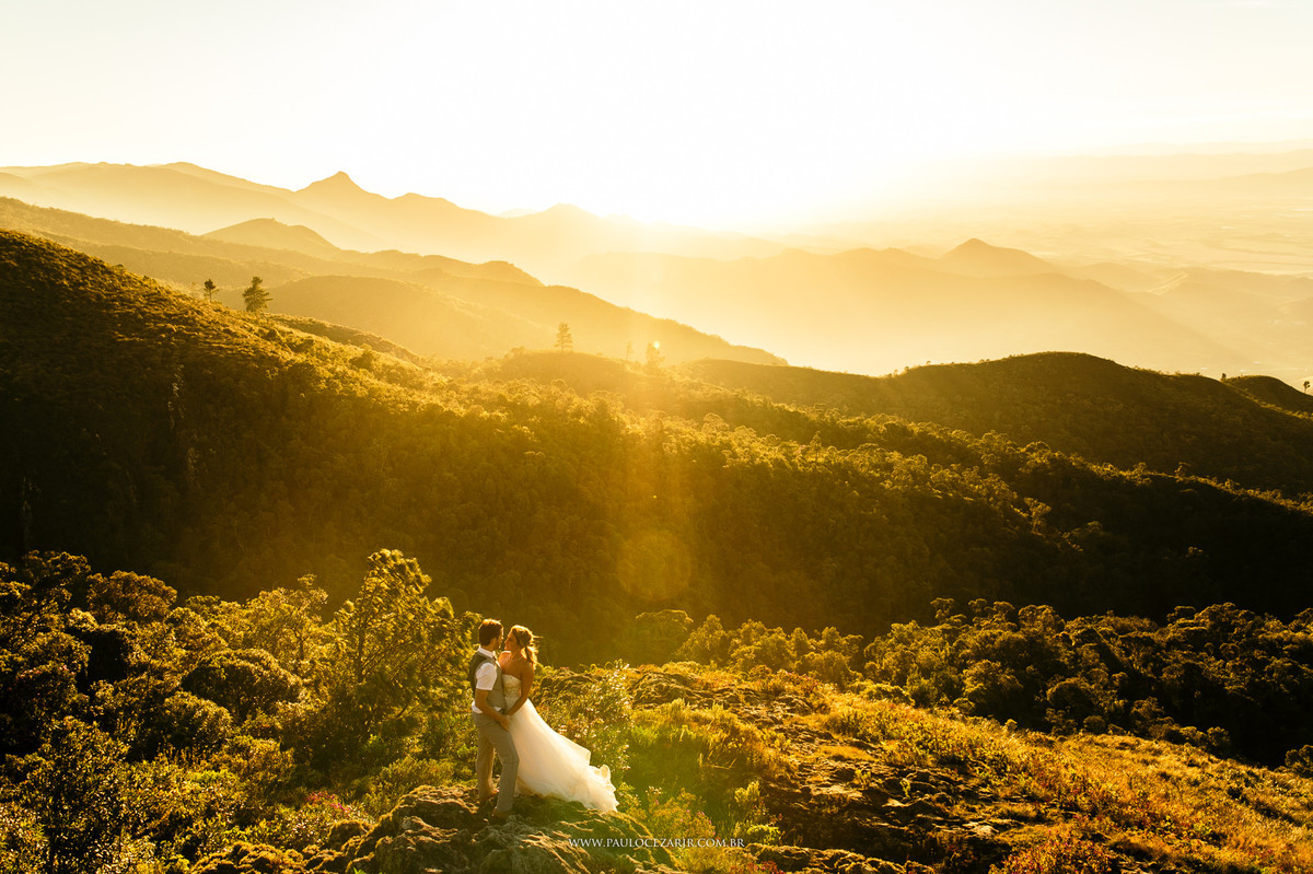 Casamento;noiva;noivo;SãoPaulo;ar livre;decoração;assessoria;rústico;padrinhos, madrinhas;fotógrafo;fotografia;wedding;fotos;espaço;buffet;banda;fornecedores;campos do jordão; camposdojordao; ensaio; prewedding; trashthedress;por-do-sol;