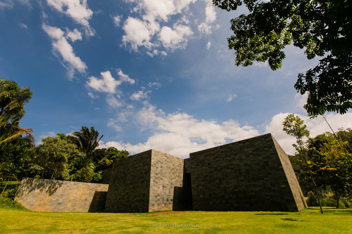 Casamento;noiva;noivo;SãoPaulo;ar livre;decoração;assessoria;rústico;padrinhos, madrinhas;fotógrafo;fotografia;wedding;fotos;espaço;buffet;banda;fornecedores;museu; inhotim; ensaio; prewedding; trashthedress; por-do-sol;