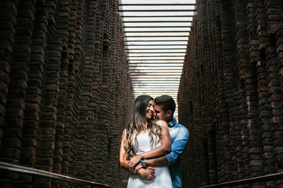 Casamento;noiva;noivo;SãoPaulo;ar livre;decoração;assessoria;rústico;padrinhos, madrinhas;fotógrafo;fotografia;wedding;fotos;espaço;buffet;banda;fornecedores;museu; inhotim; ensaio; prewedding; trashthedress; por-do-sol;